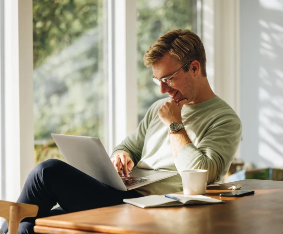 Okuson-done-for-you-publisher-service-guy-looking-at-laptop