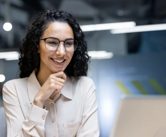 White-Glove-pubisher-service-office-lady-smiling